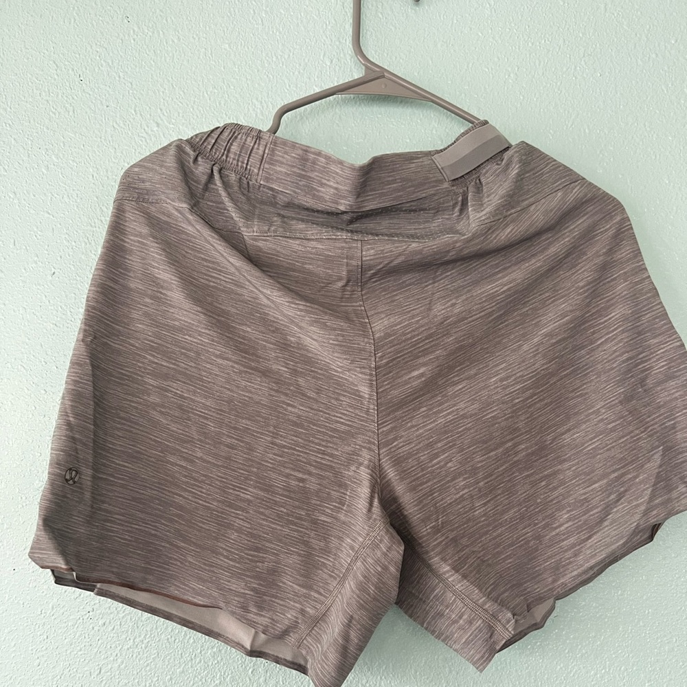 Lululemon on running short (with liner) - Picture 2 of 5